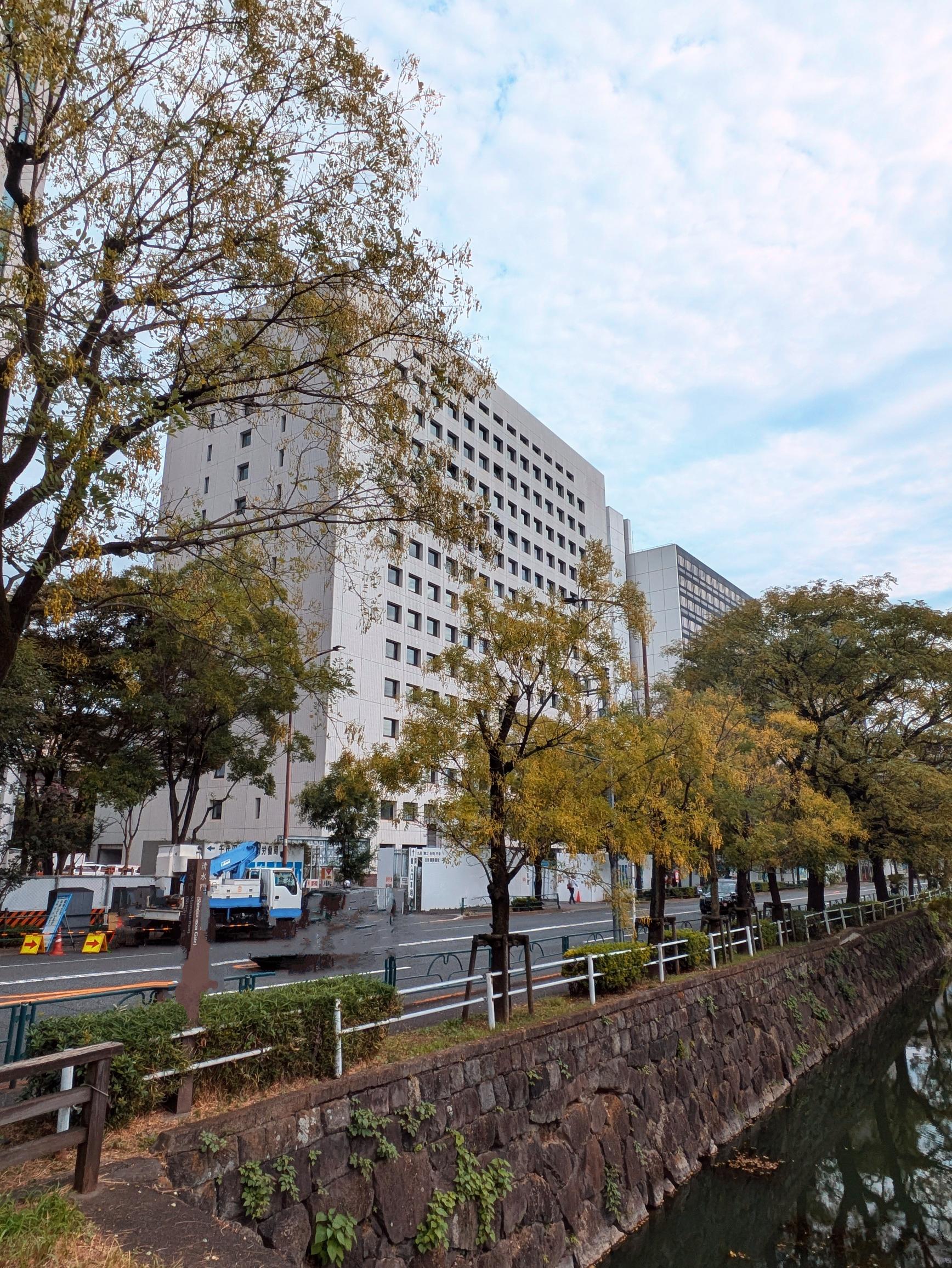 申請先は東京法務局　建物外観