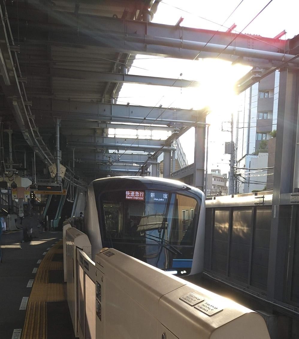 ベトナム大使館へ向かう、最寄りの駅は小田急線の代々木八幡駅です。